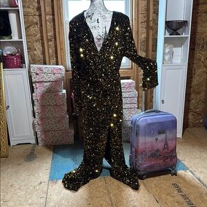 Elegant Black and Gold Sequin Long Sleeve Dress